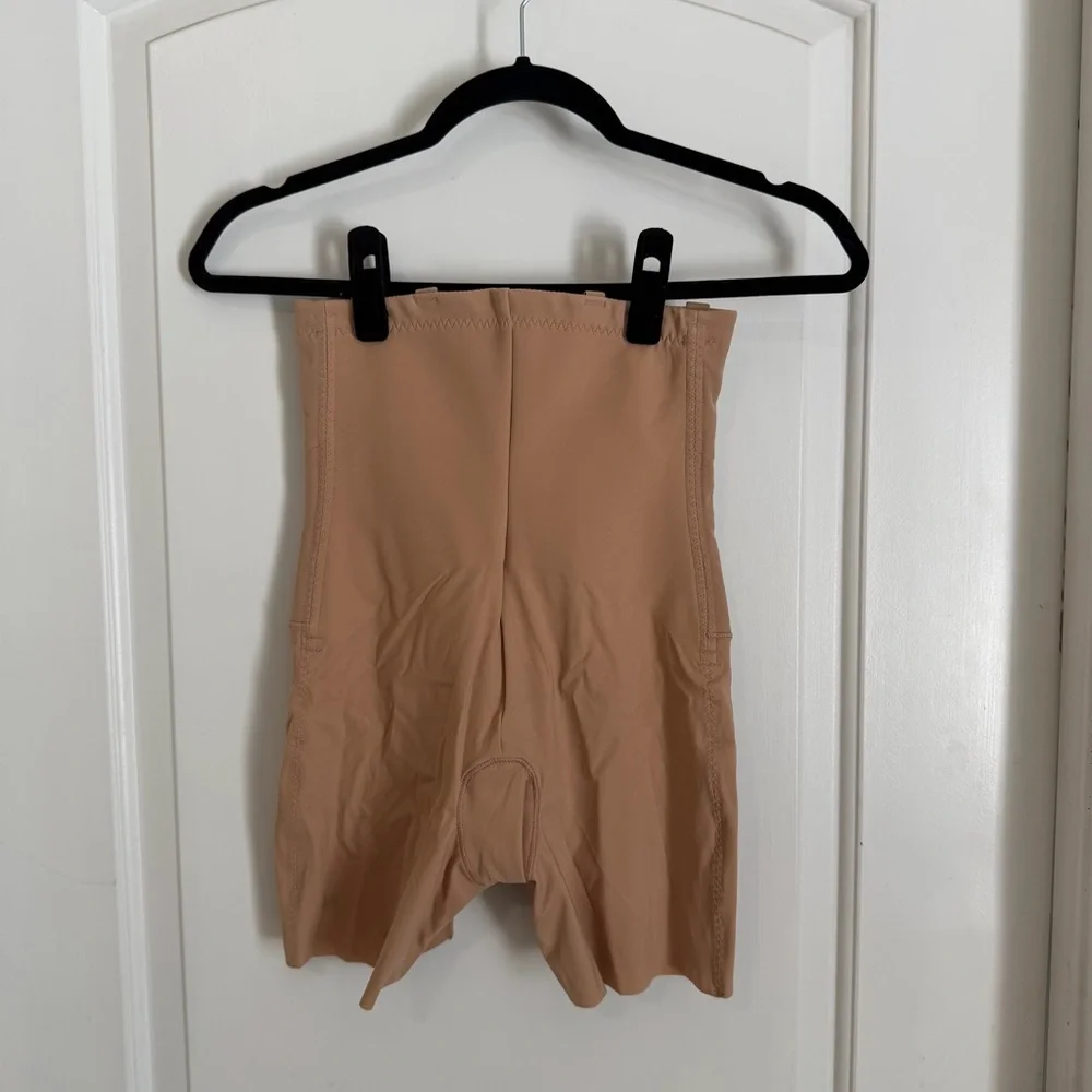 Honeylove SuperPower Girl-Short
Sand / Small - Picture 2 of 3